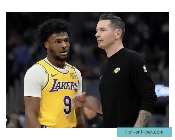 雷迪克：球队防守逐渐提升 队员们积极适应个人定位并提升表现